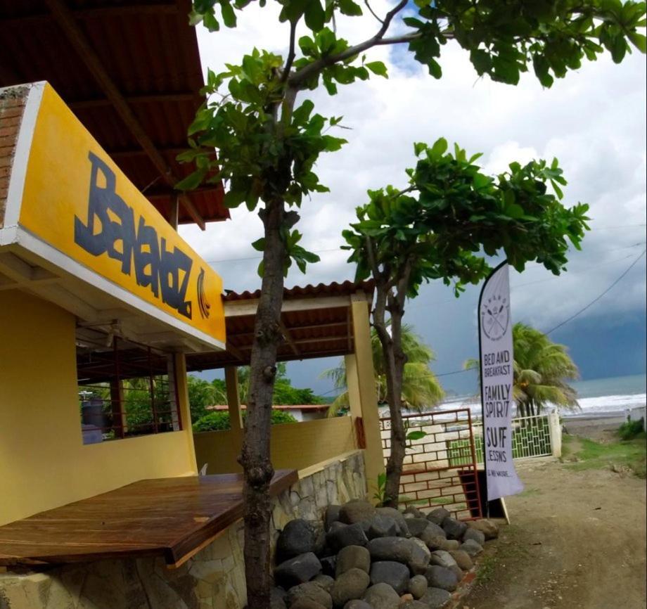 مبيت وإفطار Transito Bananoz Surfhouse المظهر الخارجي الصورة